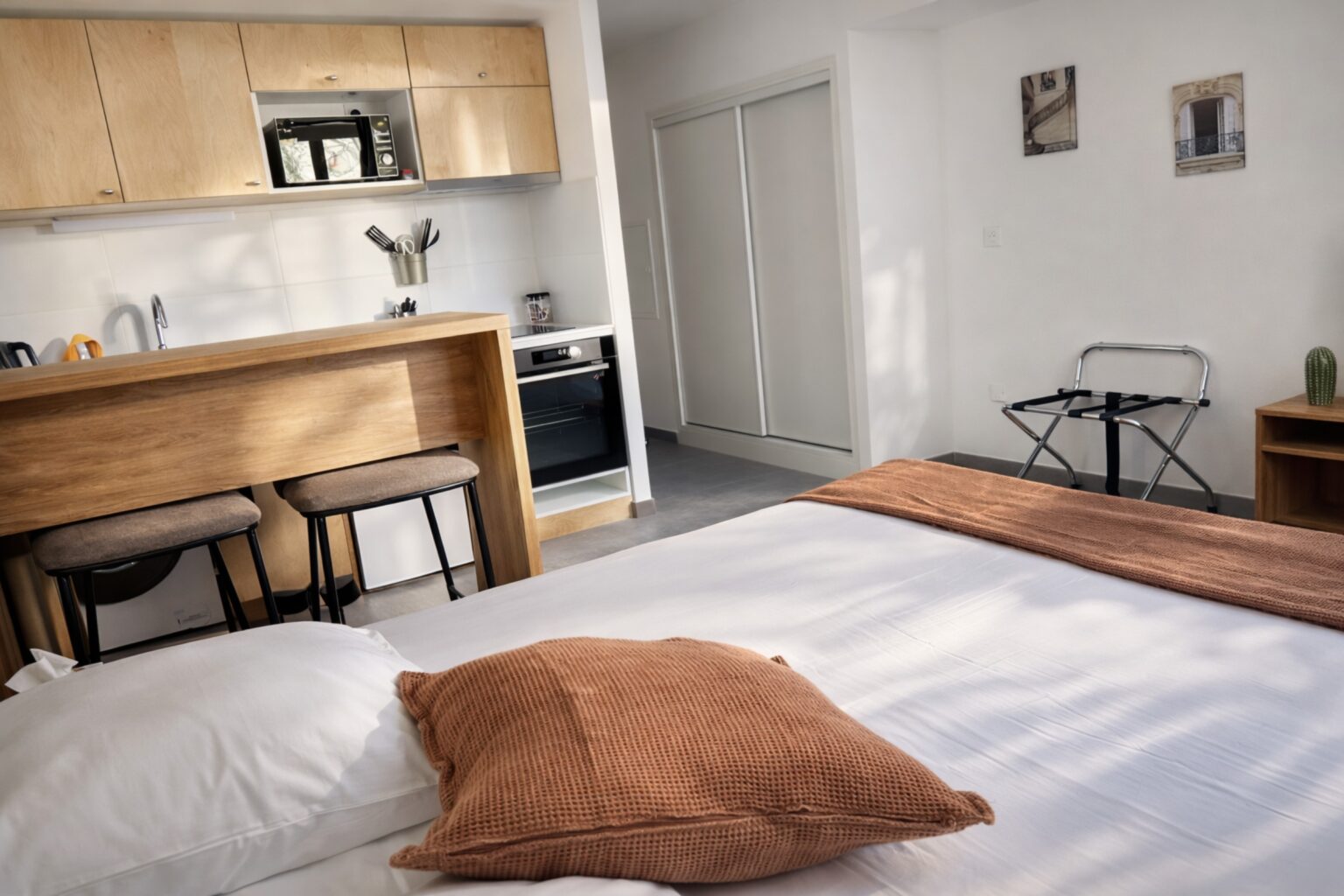 confort-101-hotel-velaux-location-appartement-velaux-hotel-bnb-locations-saisonnieres-chambre-classique-6778aee5-dc1b-4b75-8bad-db3fd1c7961f