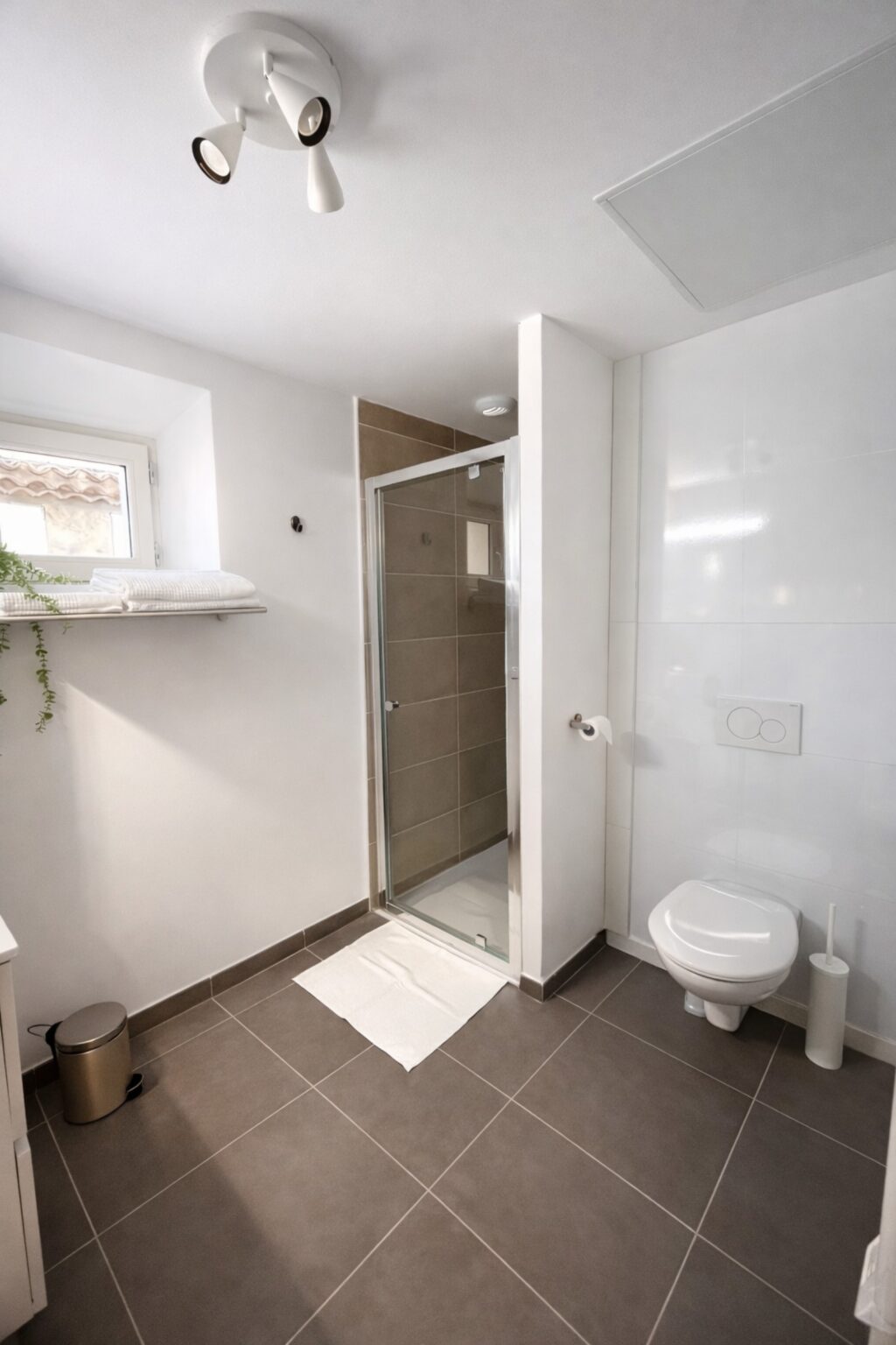 confort-101-hotel-velaux-location-appartement-velaux-hotel-bnb-locations-saisonnieres-chambre-classique-f5f5b7e0-b0b2-4999-9012-cced3ed59981