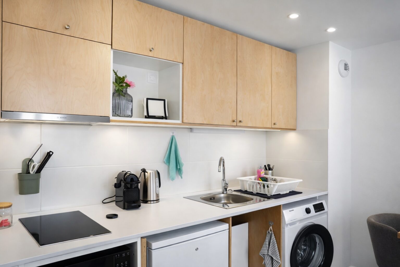 elegance-102-hotel-velaux-location-appartement-velaux-hotel-bnb-locations-saisonnieres-studio-deluxe-2-62f99304-5cd4-443c-b971-e65de8cdd6a7-copie