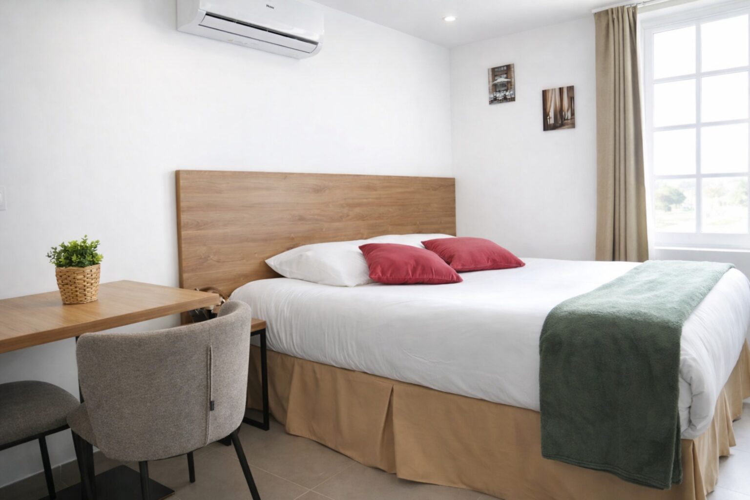 elegance-102-hotel-velaux-location-appartement-velaux-hotel-bnb-locations-saisonnieres-studio-deluxe-2-98b82e53-0b64-4b33-bd04-8ba32631e2fd