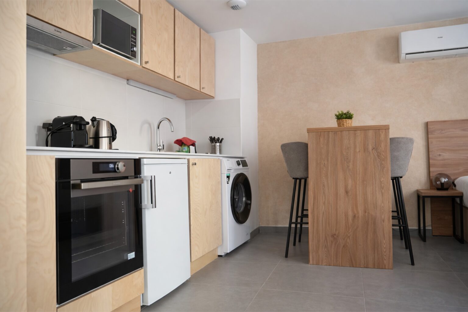 superieur-202-hotel-velaux-location-appartement-velaux-hotel-bnb-locations-saisonnieres-studio-deluxe-d7a86566-8f5e-4c22-adb5-6fe033b5b10f-copie